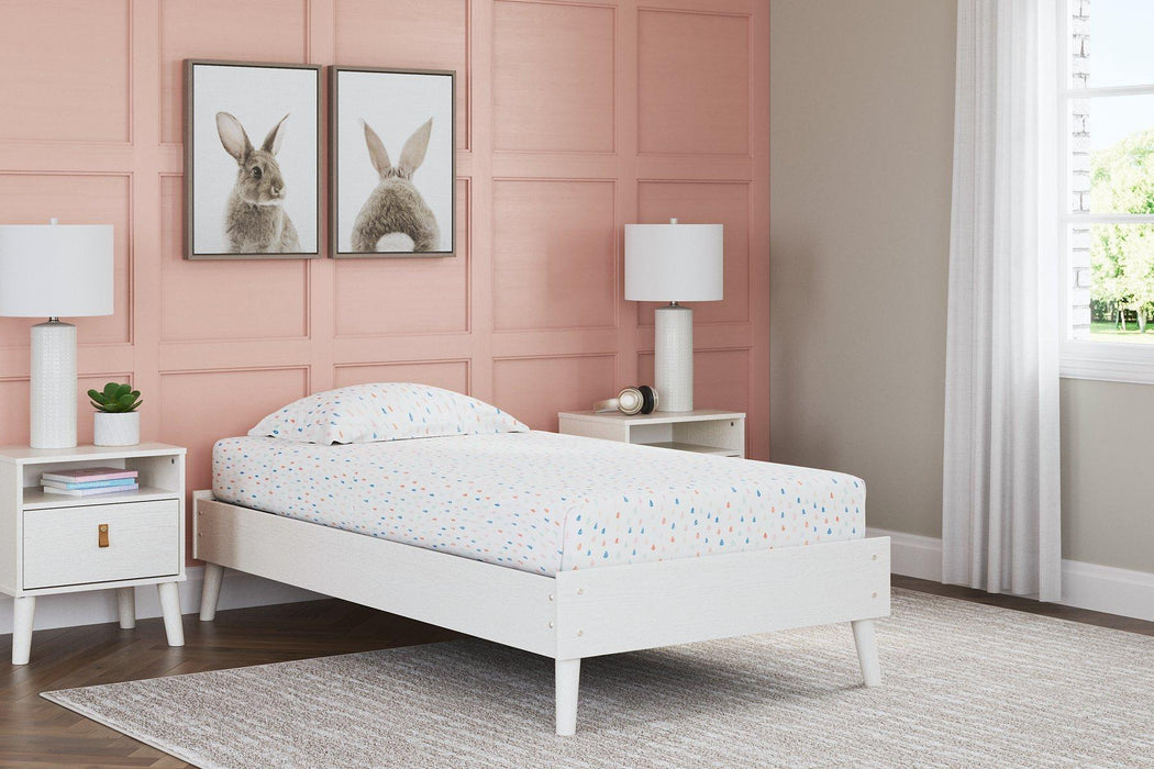 Aprilyn Bed and Mattress Set